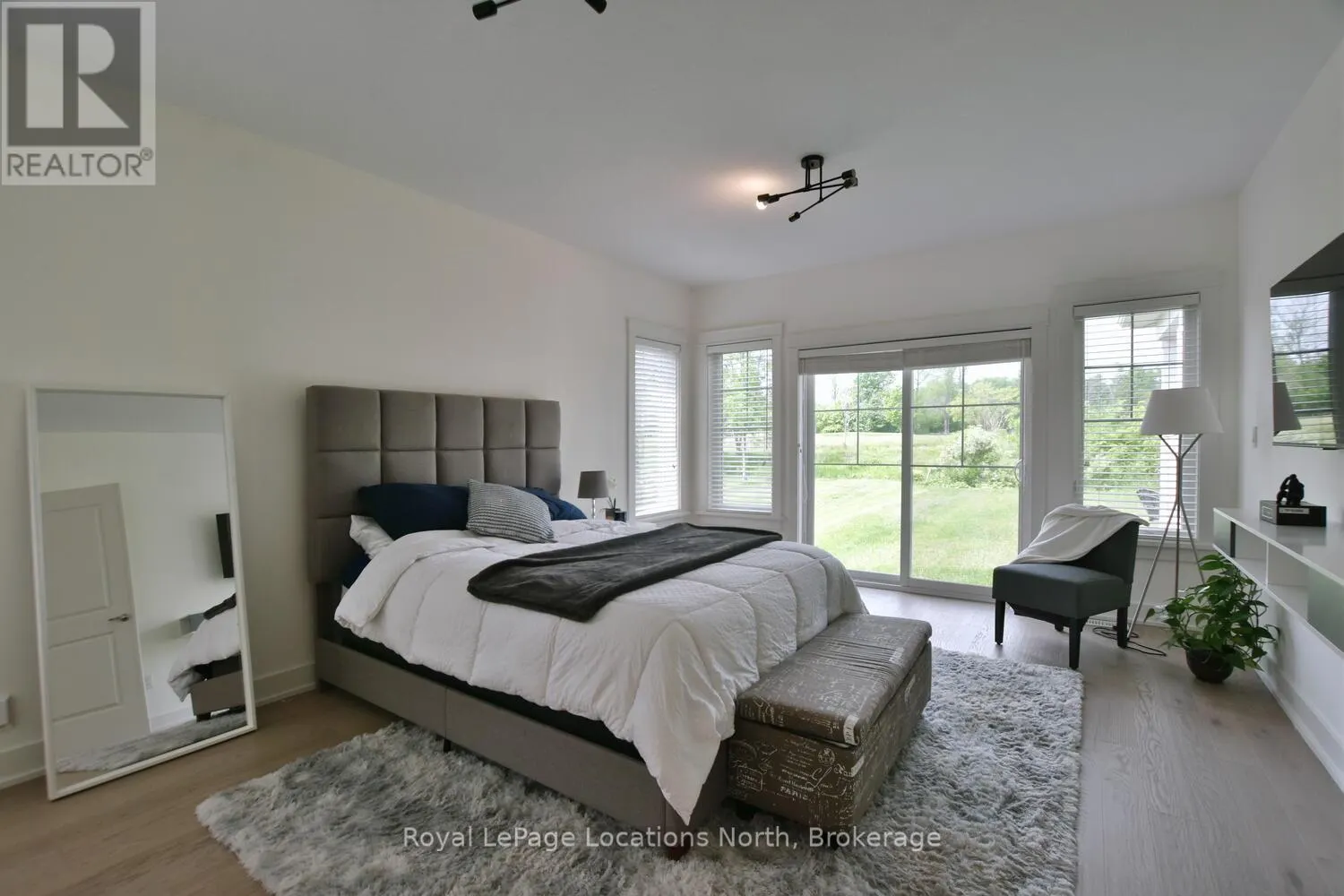 216 SNOWBERRY LANE