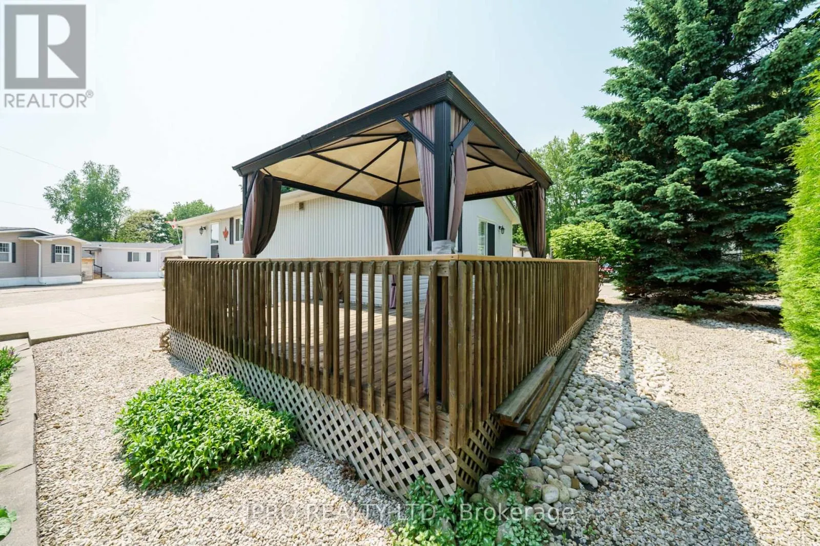 2 GOLDEN POND ROAD PVT ROAD