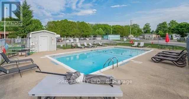 2 GOLDEN POND ROAD PVT ROAD
