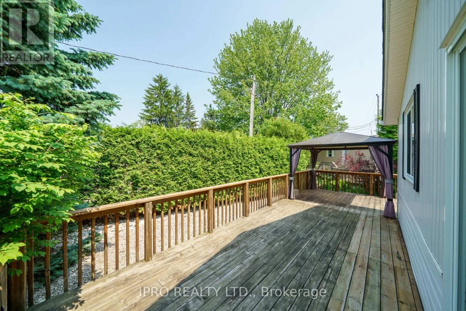 2 GOLDEN POND ROAD PVT ROAD