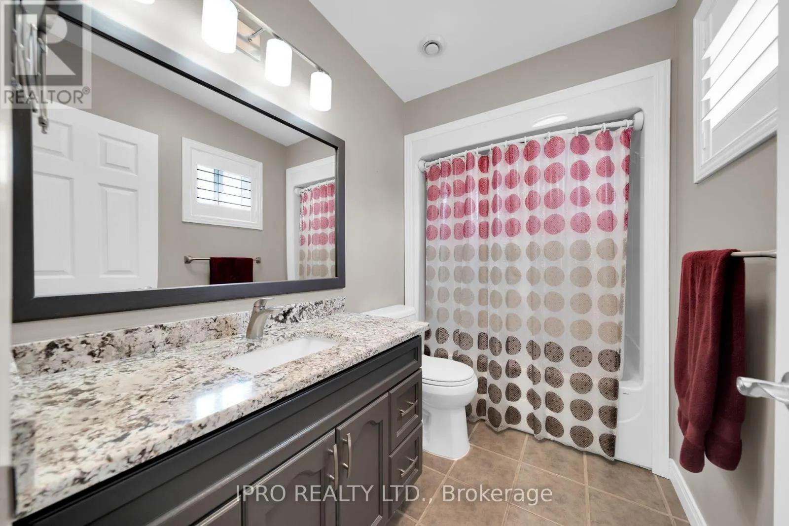 2 GOLDEN POND ROAD PVT ROAD