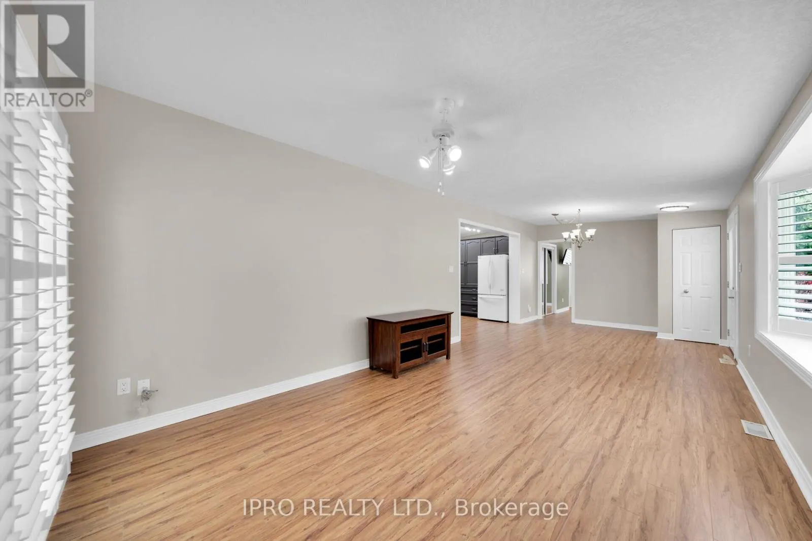 2 GOLDEN POND ROAD PVT ROAD