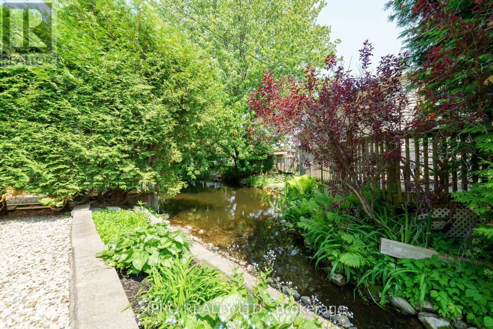 2 GOLDEN POND ROAD PVT ROAD