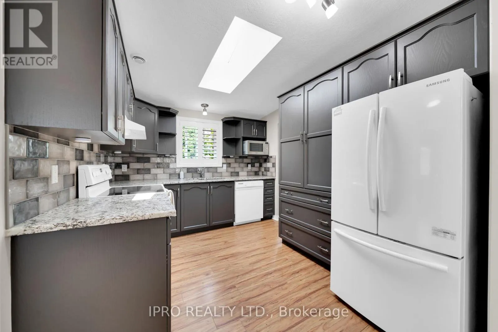 2 GOLDEN POND ROAD PVT ROAD