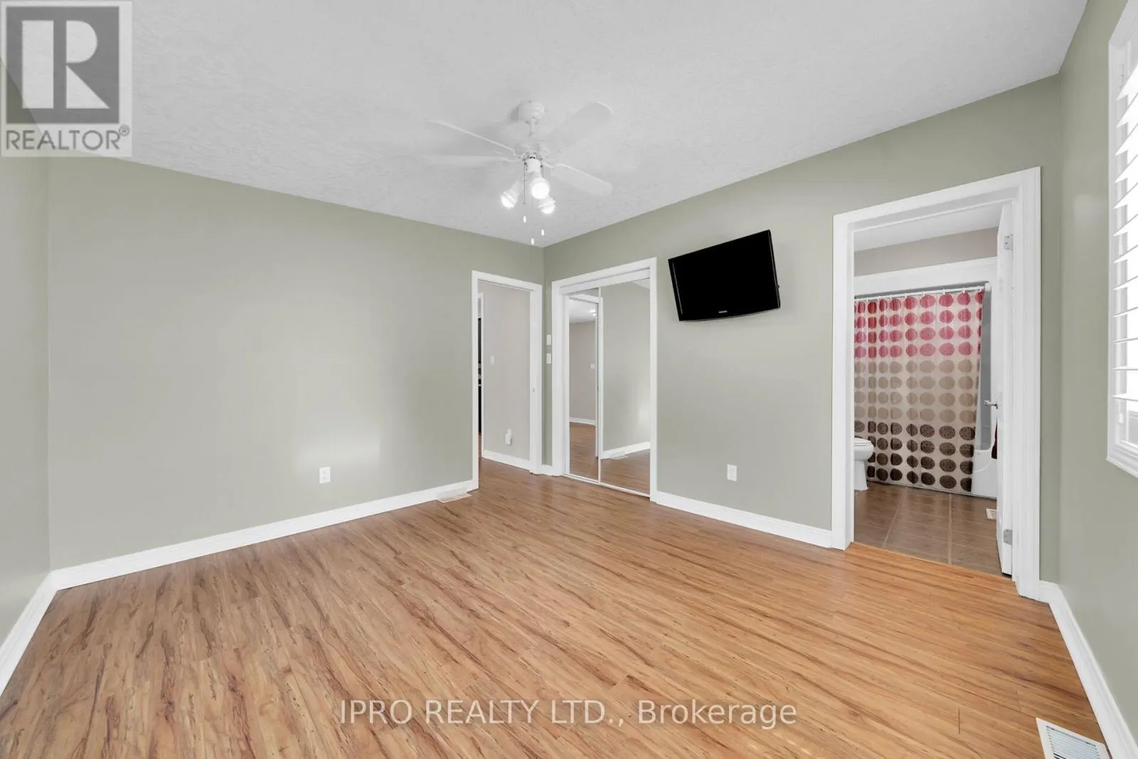2 GOLDEN POND ROAD PVT ROAD