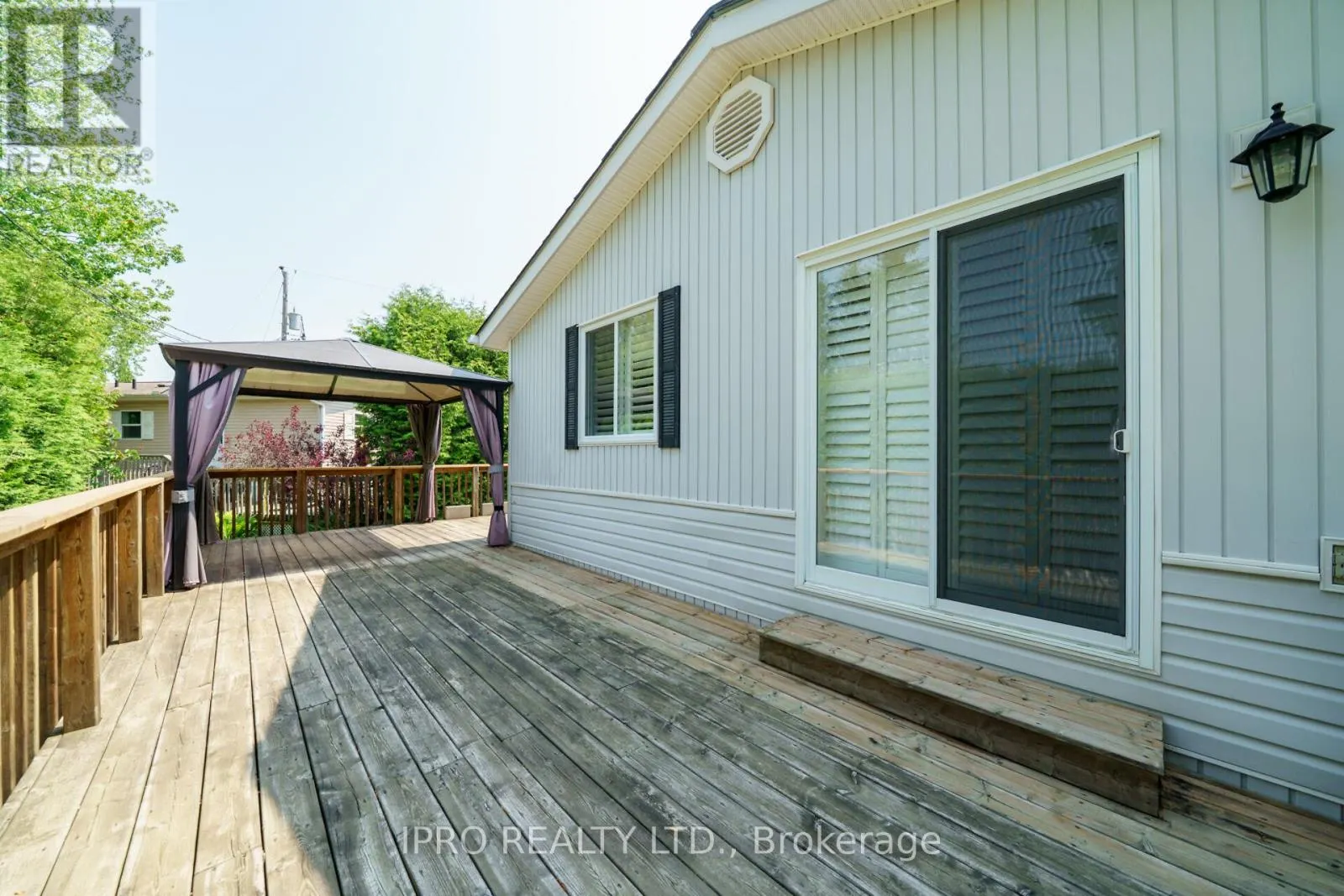 2 GOLDEN POND ROAD PVT ROAD