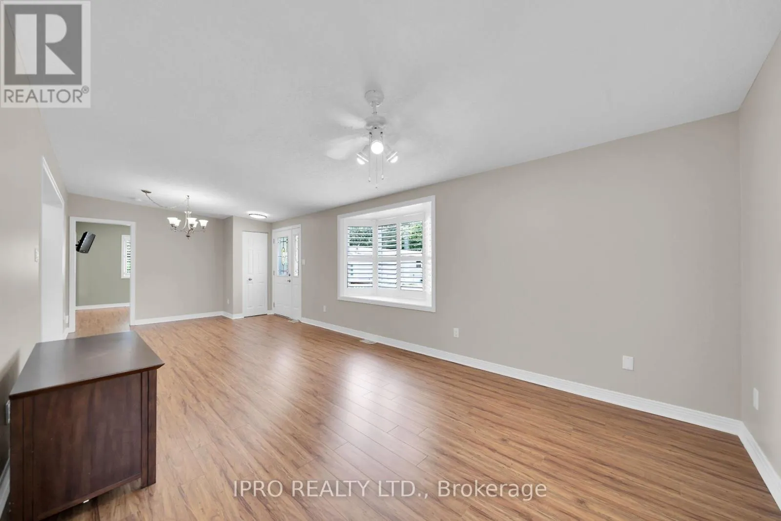 2 GOLDEN POND ROAD PVT ROAD