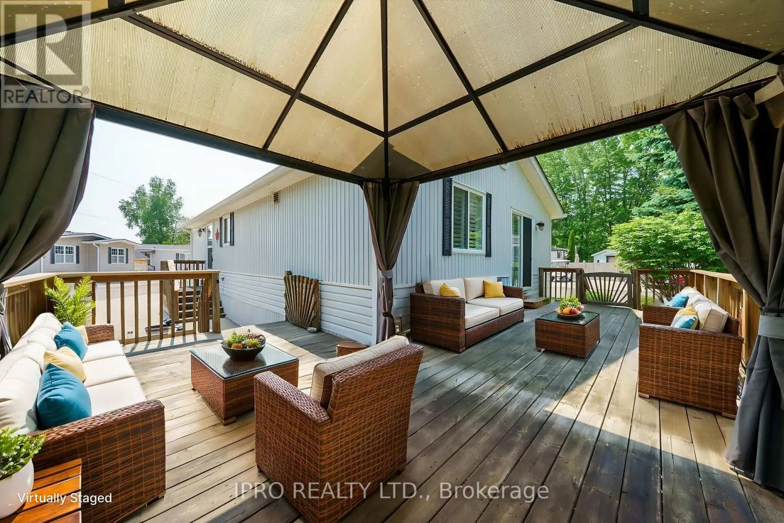 2 GOLDEN POND ROAD PVT ROAD