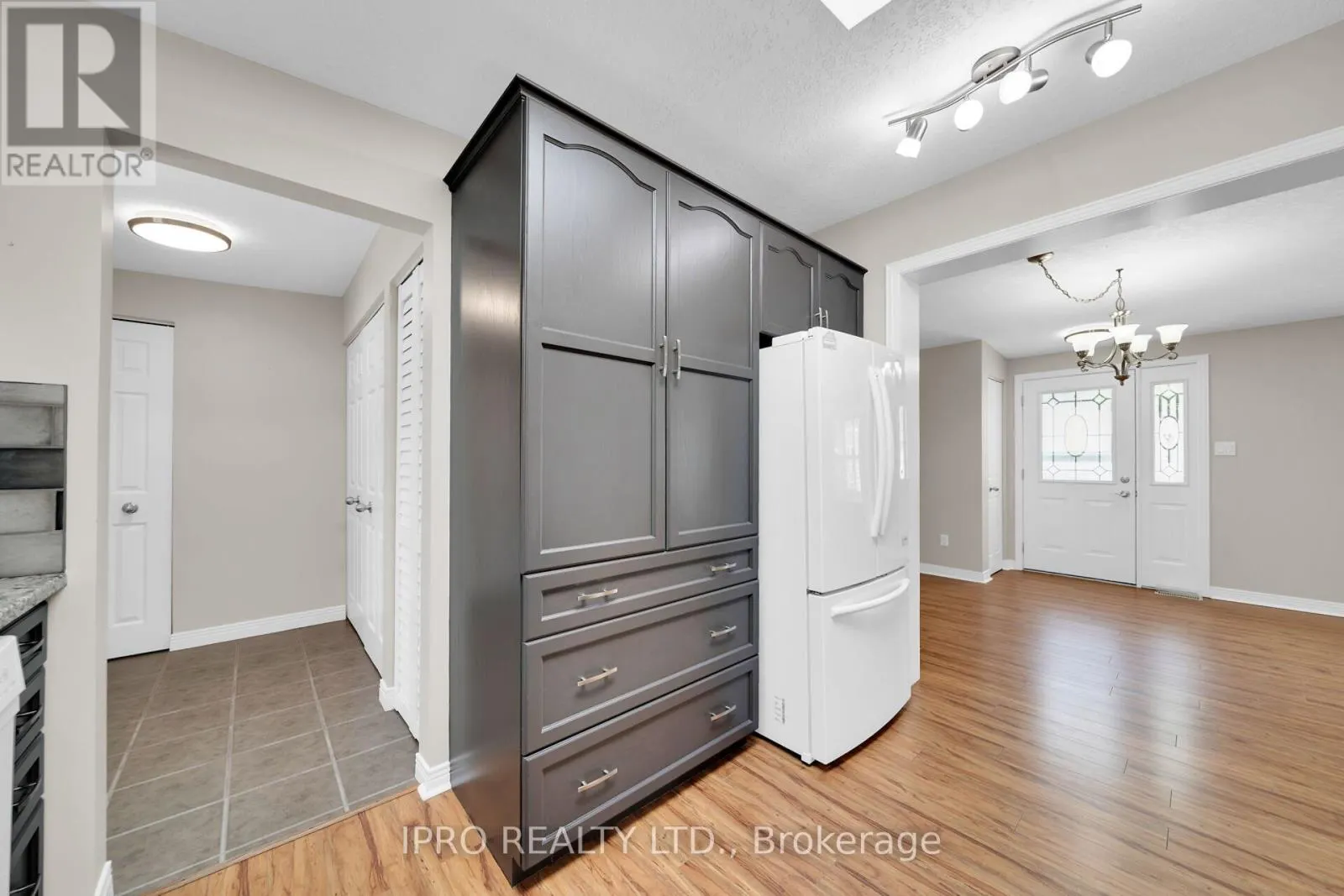 2 GOLDEN POND ROAD PVT ROAD