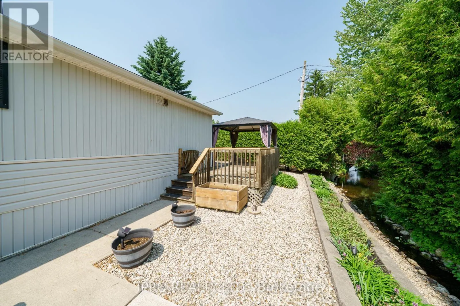 2 GOLDEN POND ROAD PVT ROAD