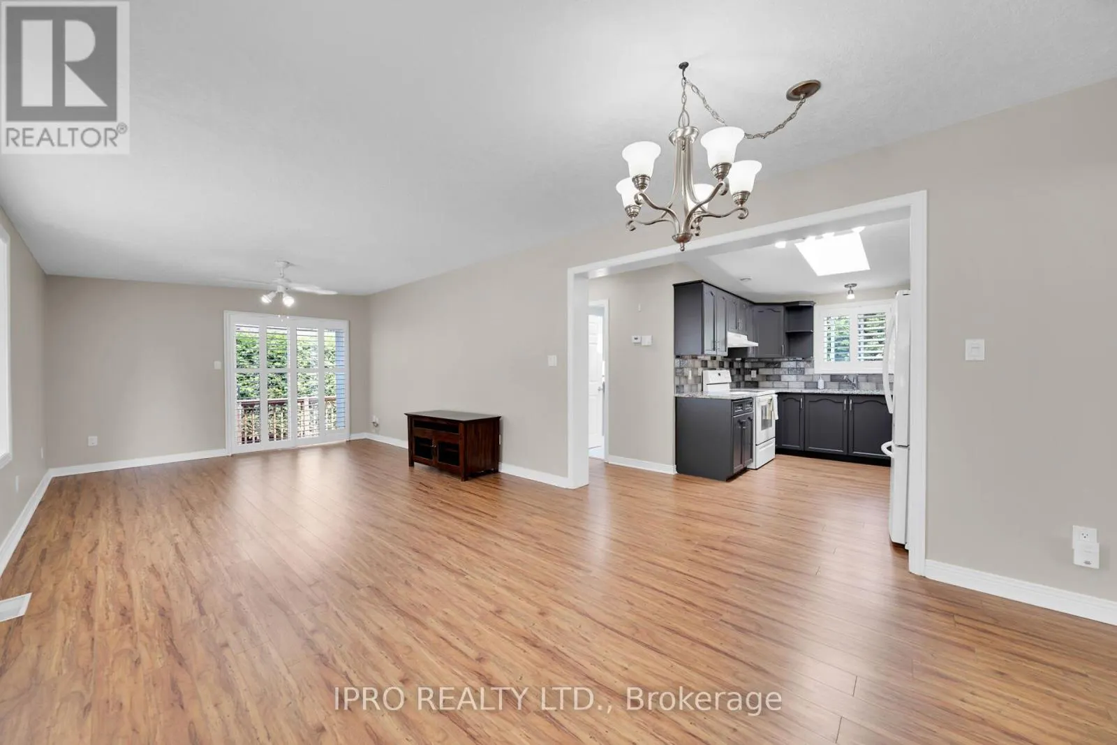 2 GOLDEN POND ROAD PVT ROAD