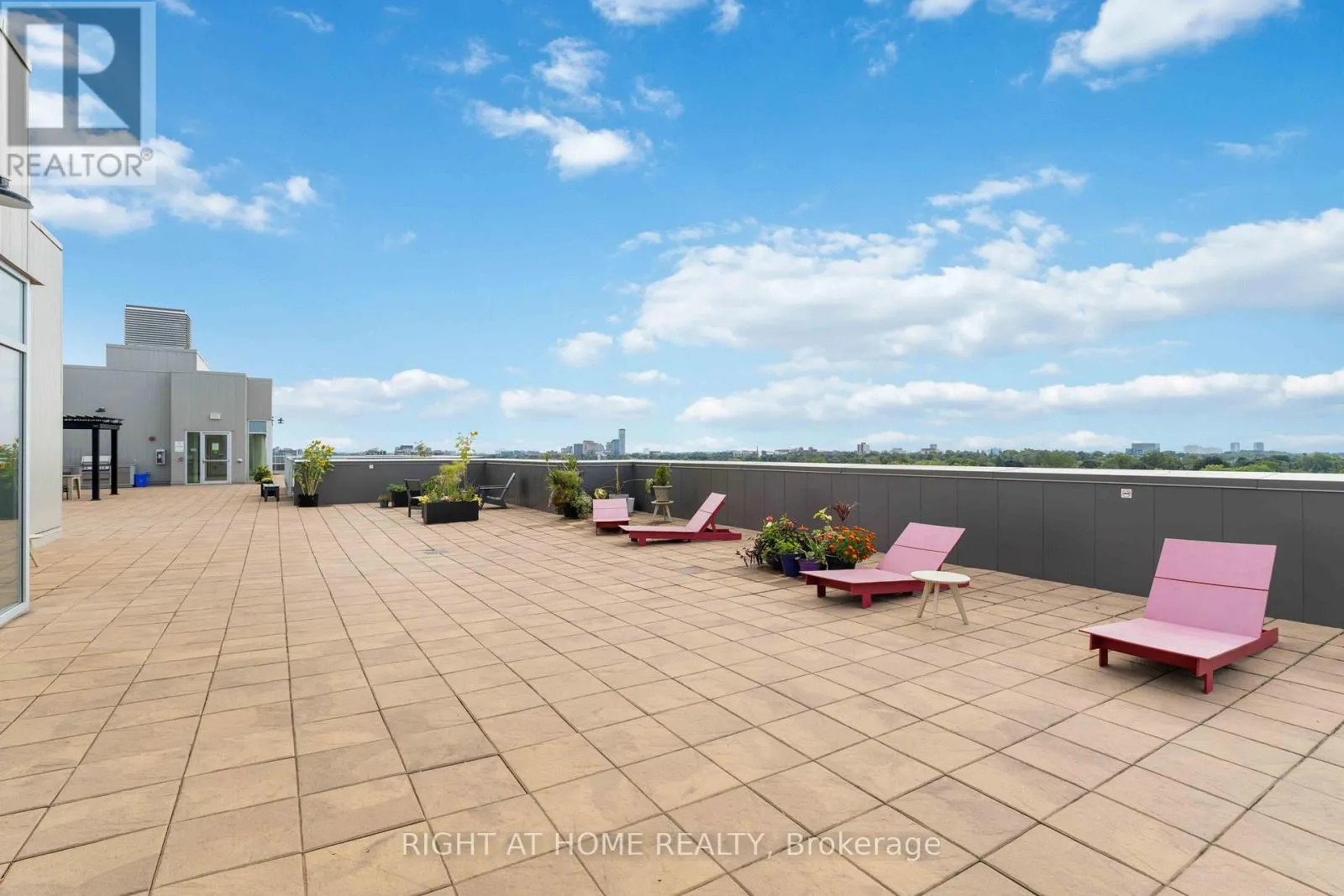 501 - 98 RICHMOND ROAD