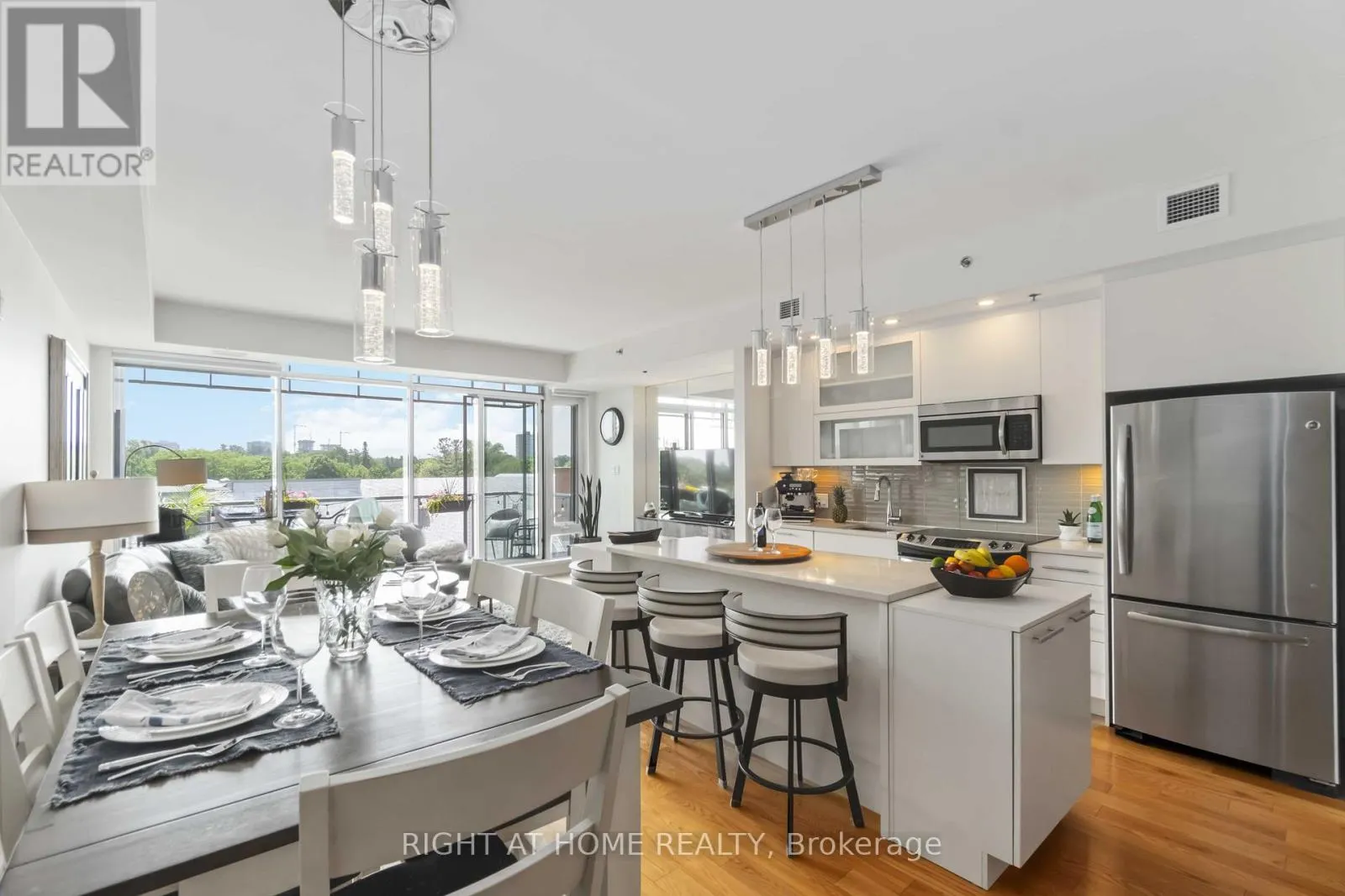 501 - 98 RICHMOND ROAD