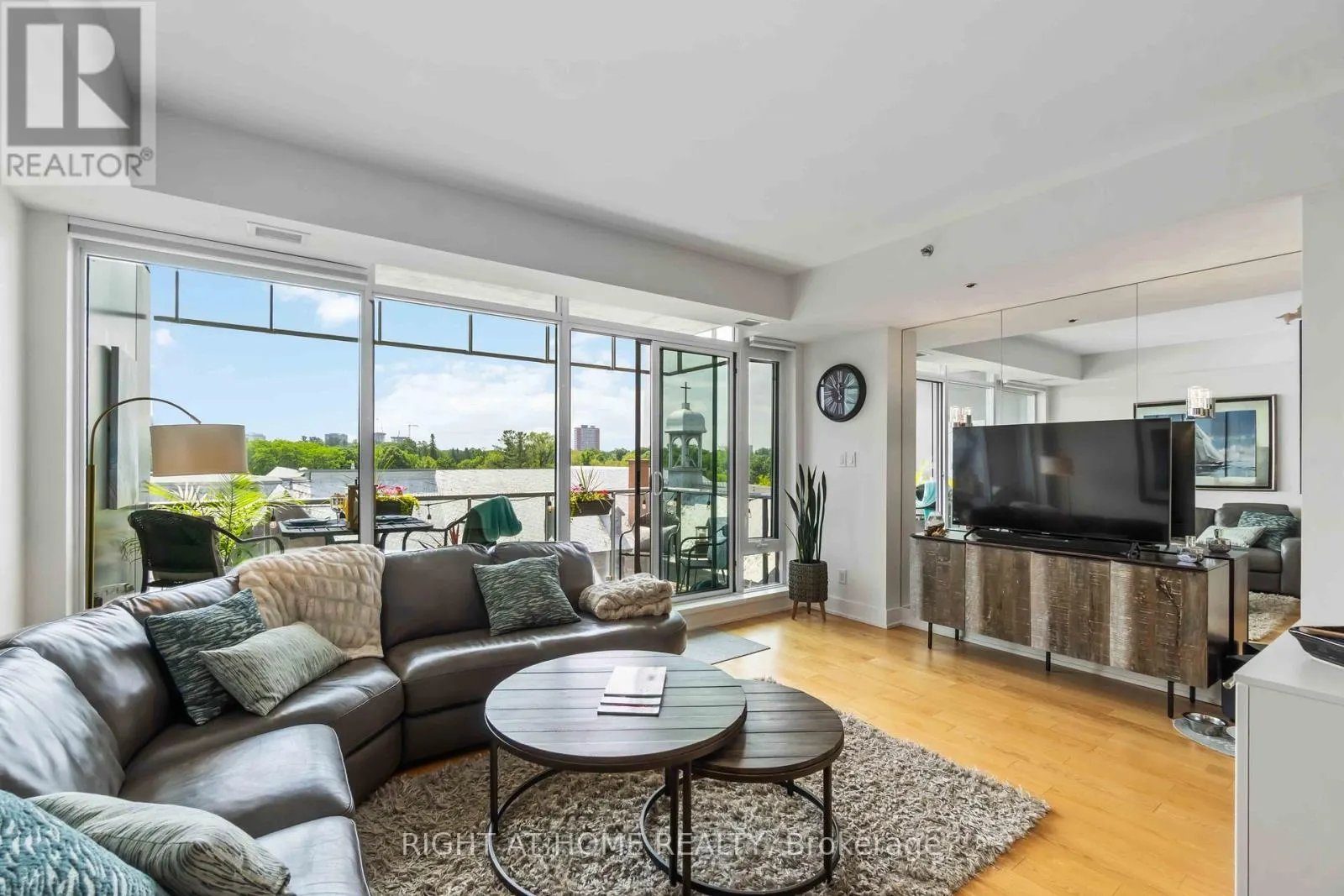 501 - 98 RICHMOND ROAD