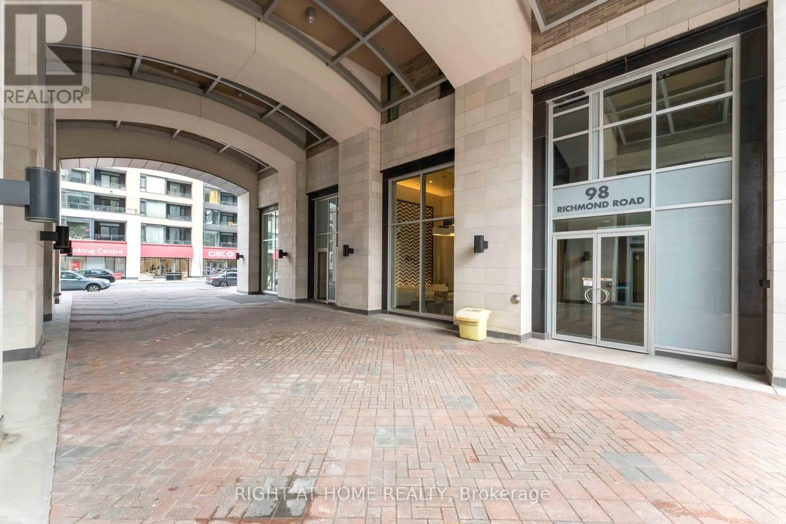 501 - 98 RICHMOND ROAD