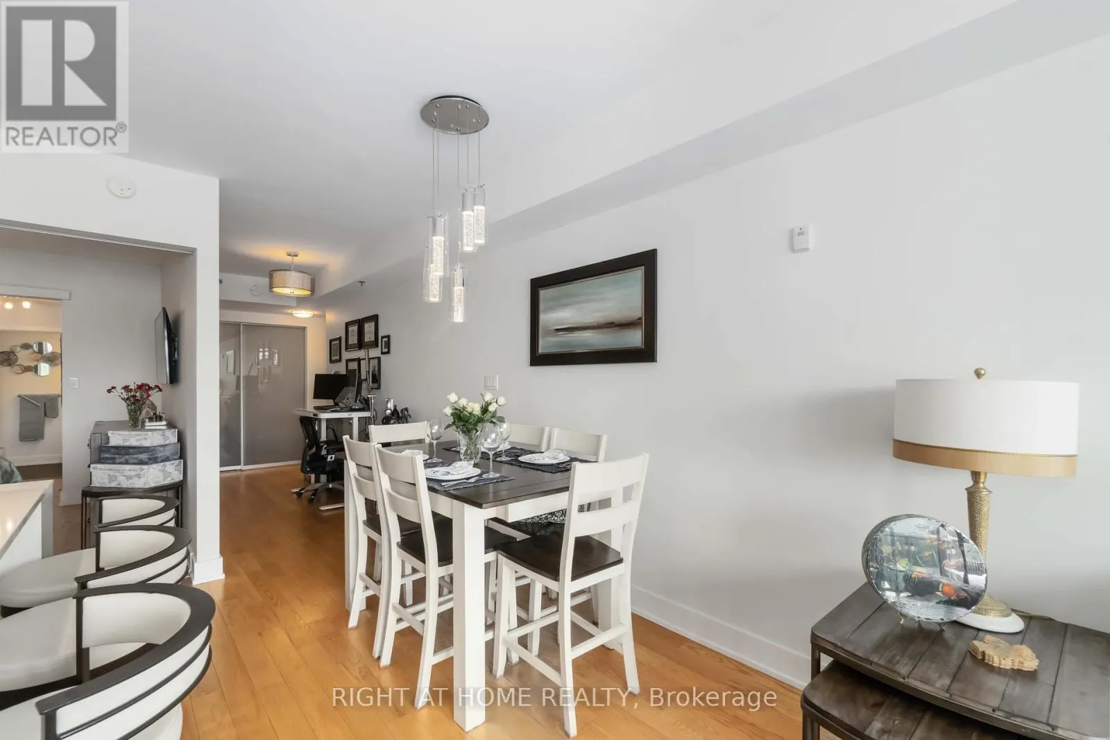 501 - 98 RICHMOND ROAD