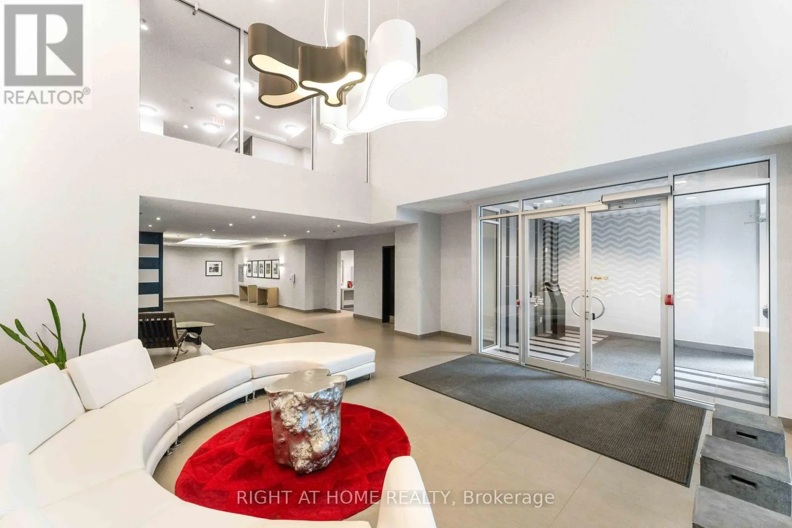 501 - 98 RICHMOND ROAD