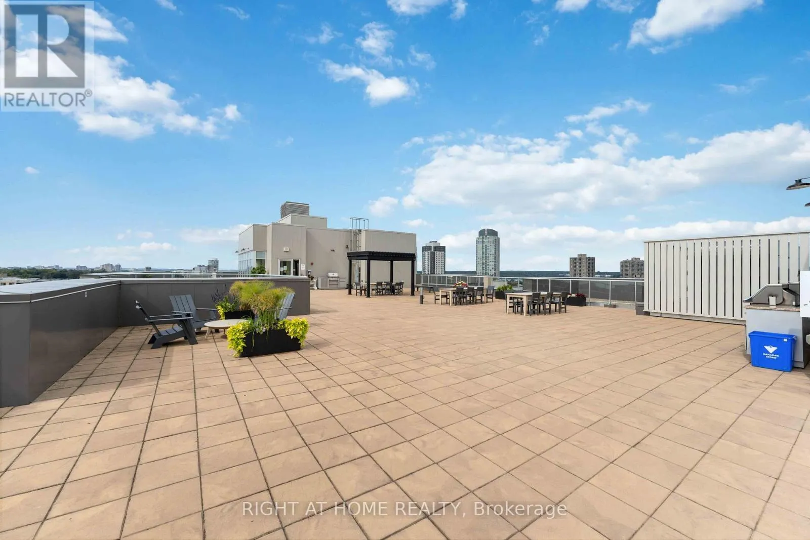 501 - 98 RICHMOND ROAD