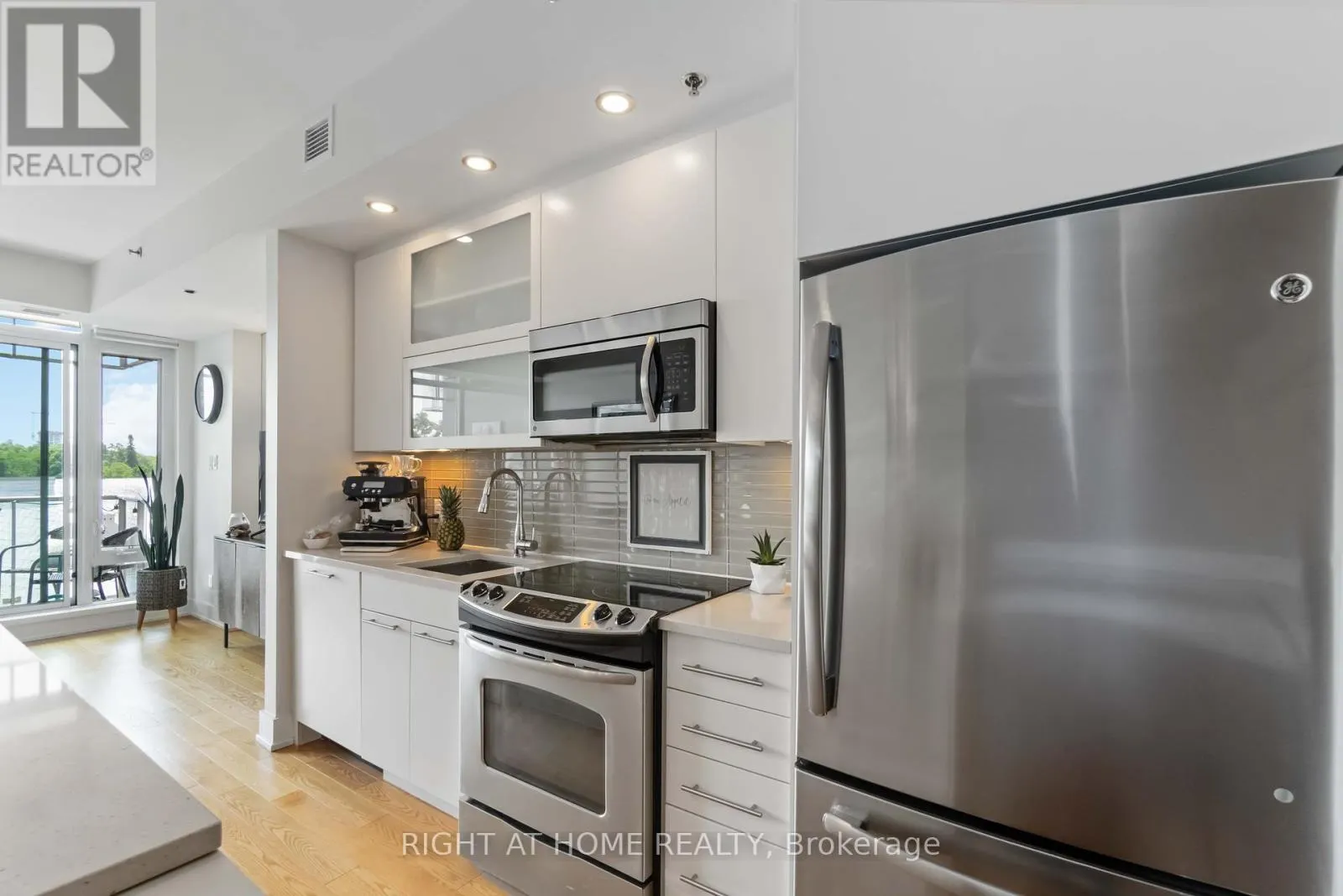 501 - 98 RICHMOND ROAD