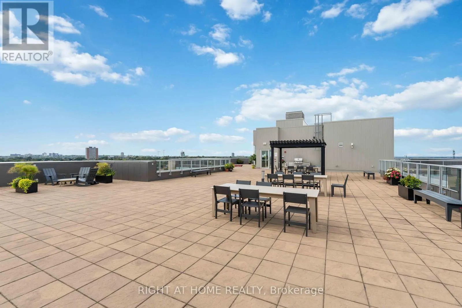 501 - 98 RICHMOND ROAD