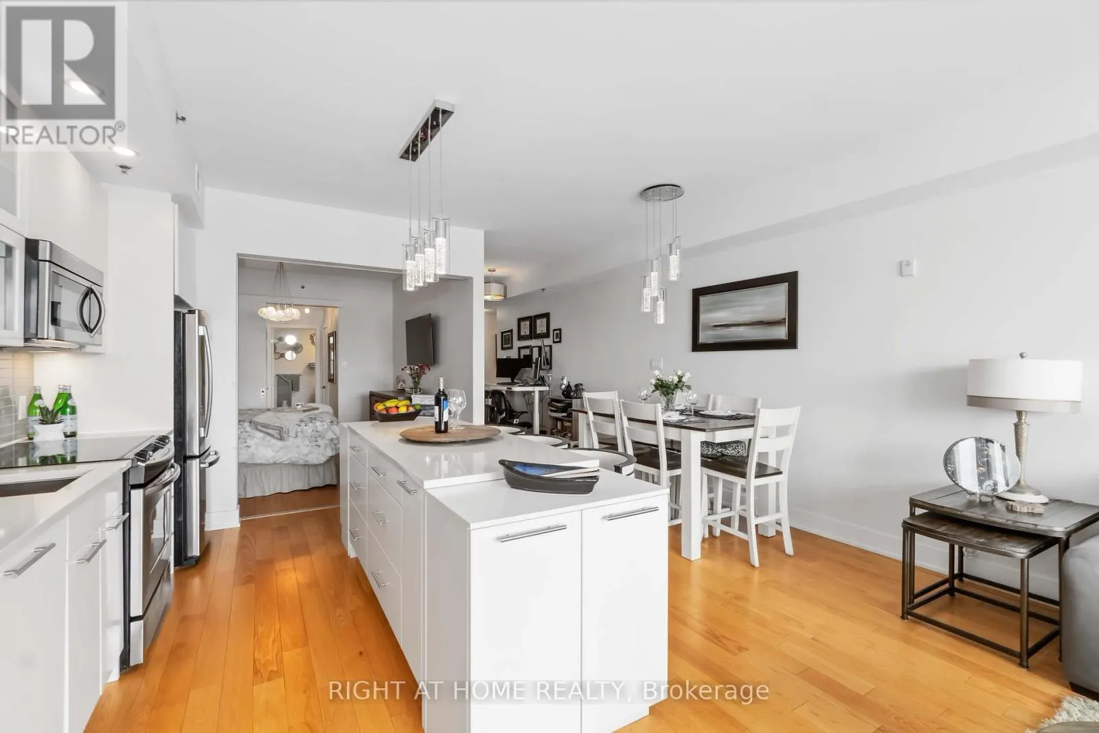 501 - 98 RICHMOND ROAD