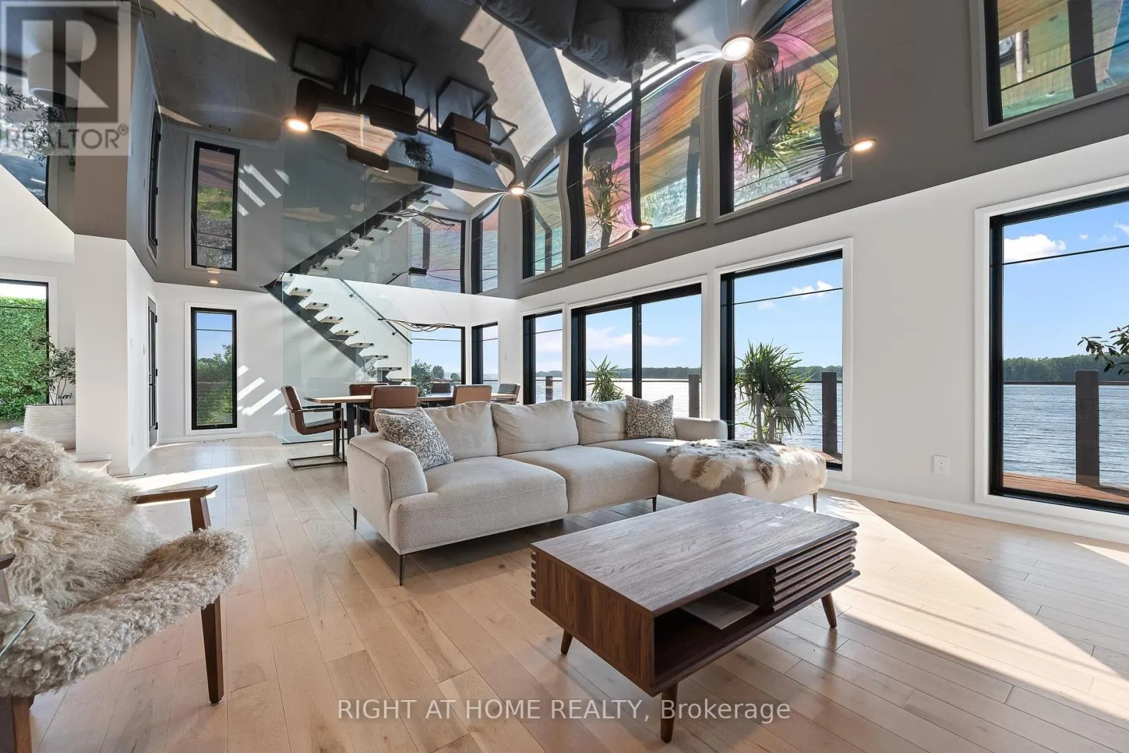 2120 DU CHATEAU AVENUE
