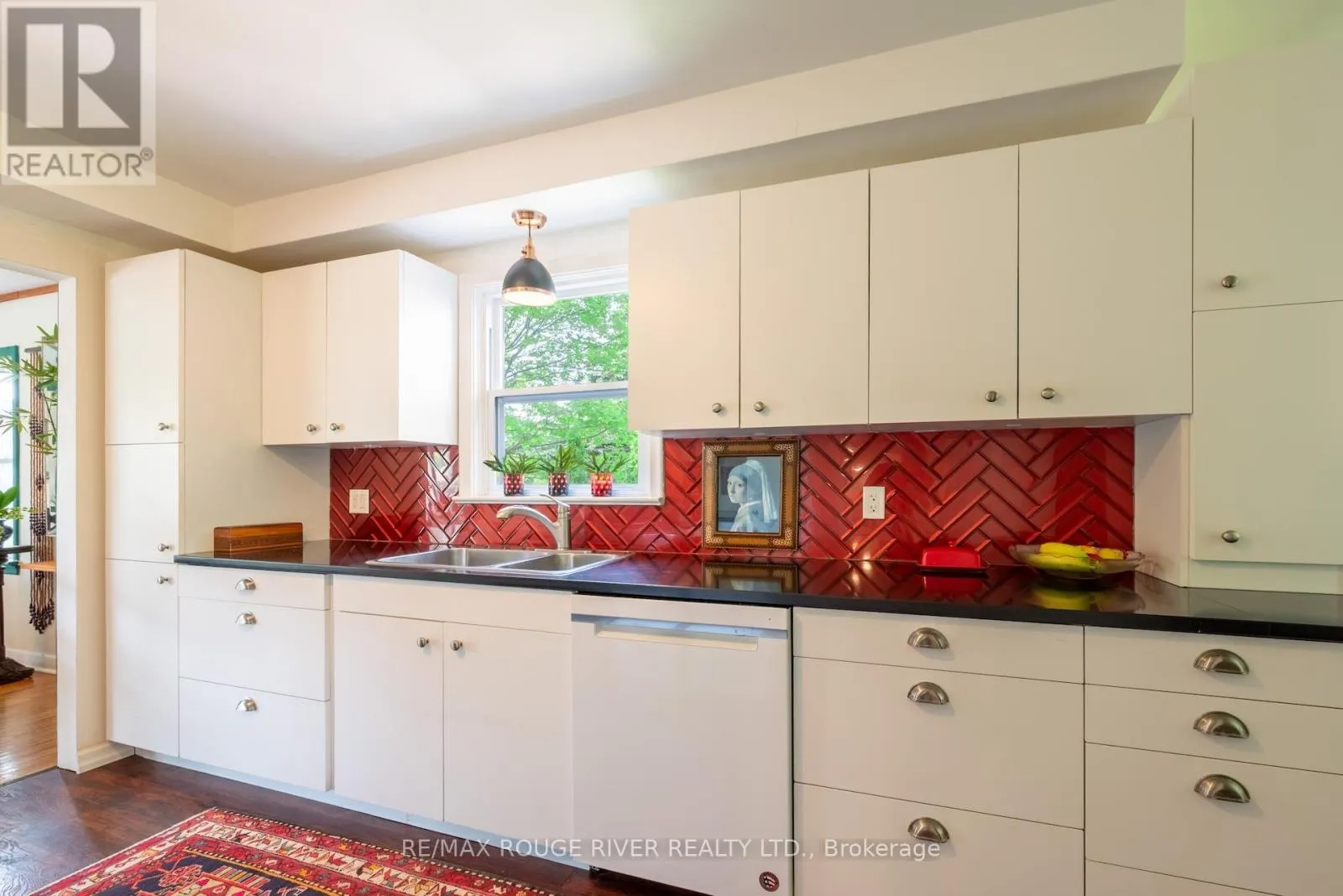 546 LAKESHORE ROAD