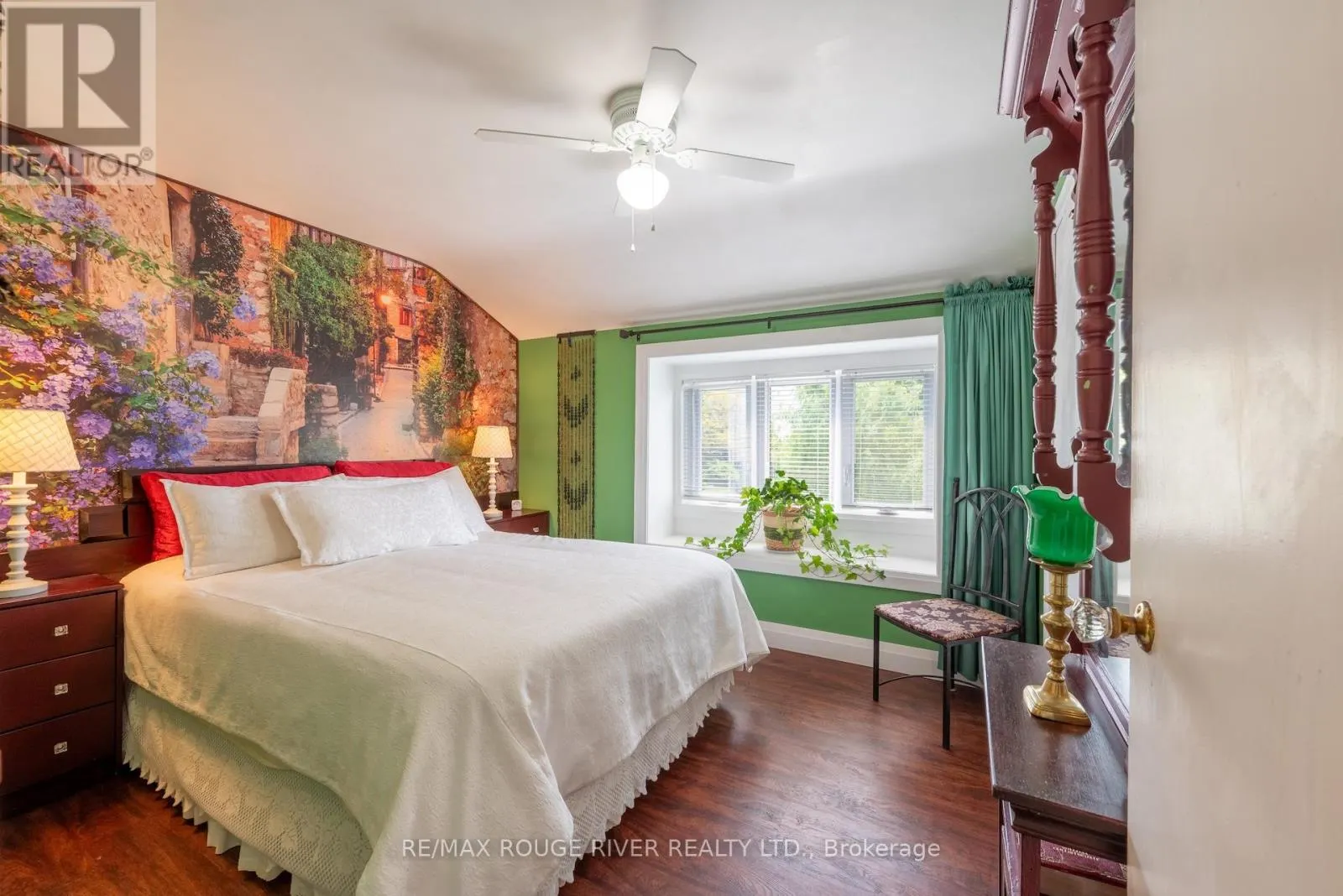 546 LAKESHORE ROAD