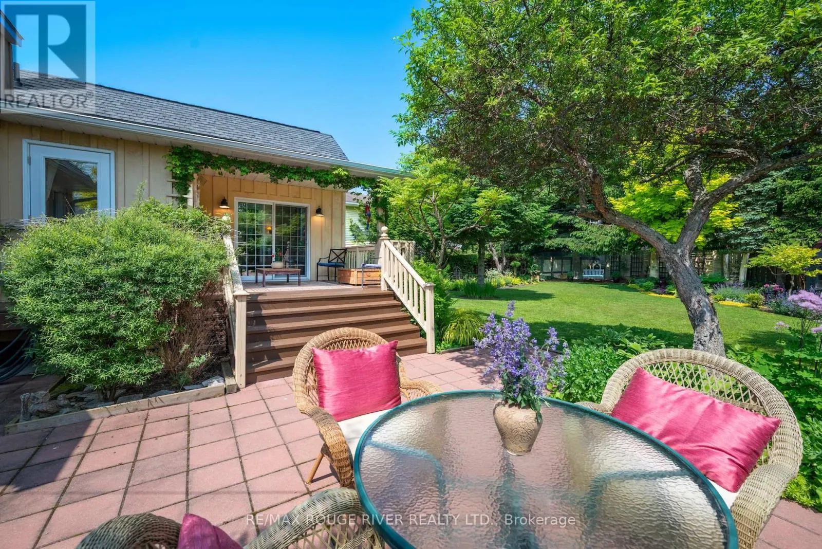 546 LAKESHORE ROAD