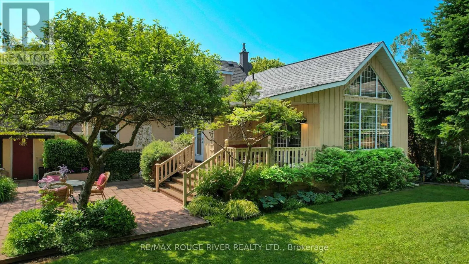546 LAKESHORE ROAD