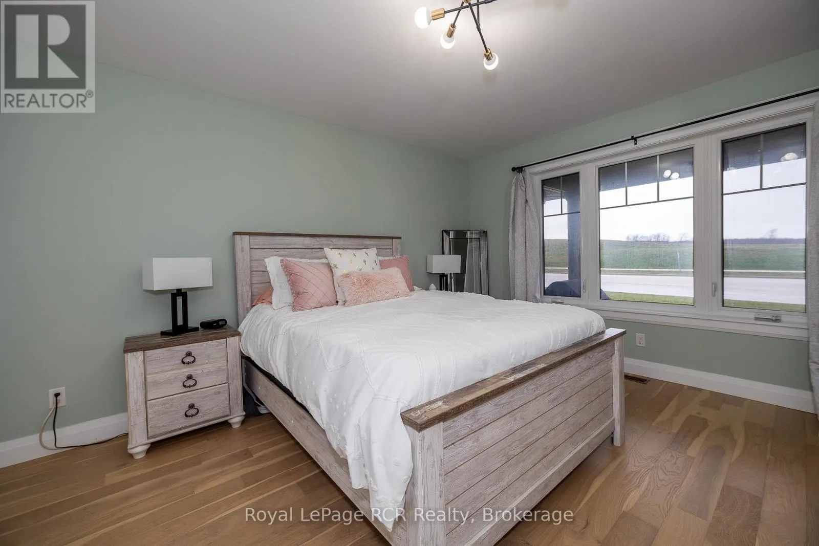 133 HAWTHORN CRESCENT
