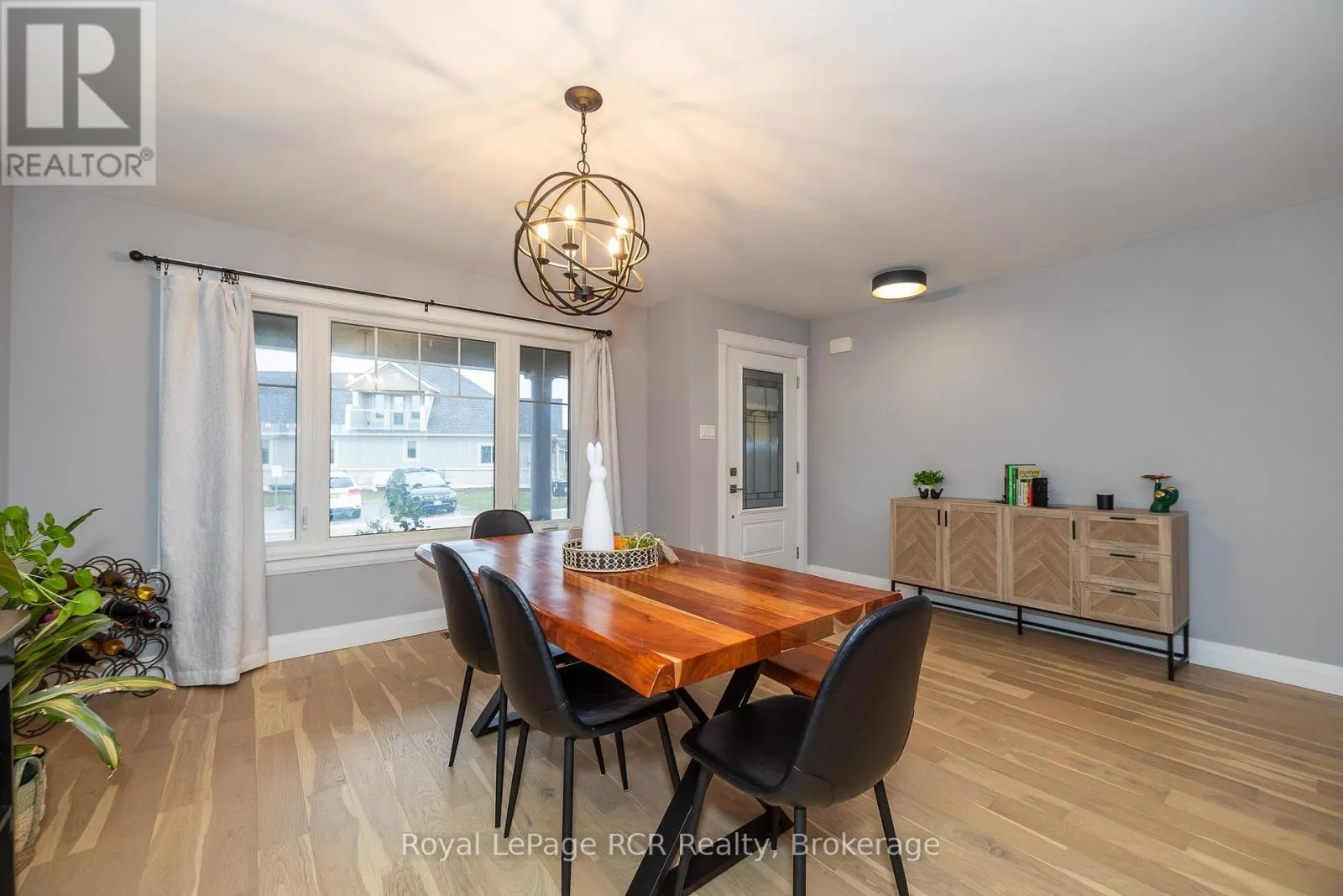 133 HAWTHORN CRESCENT