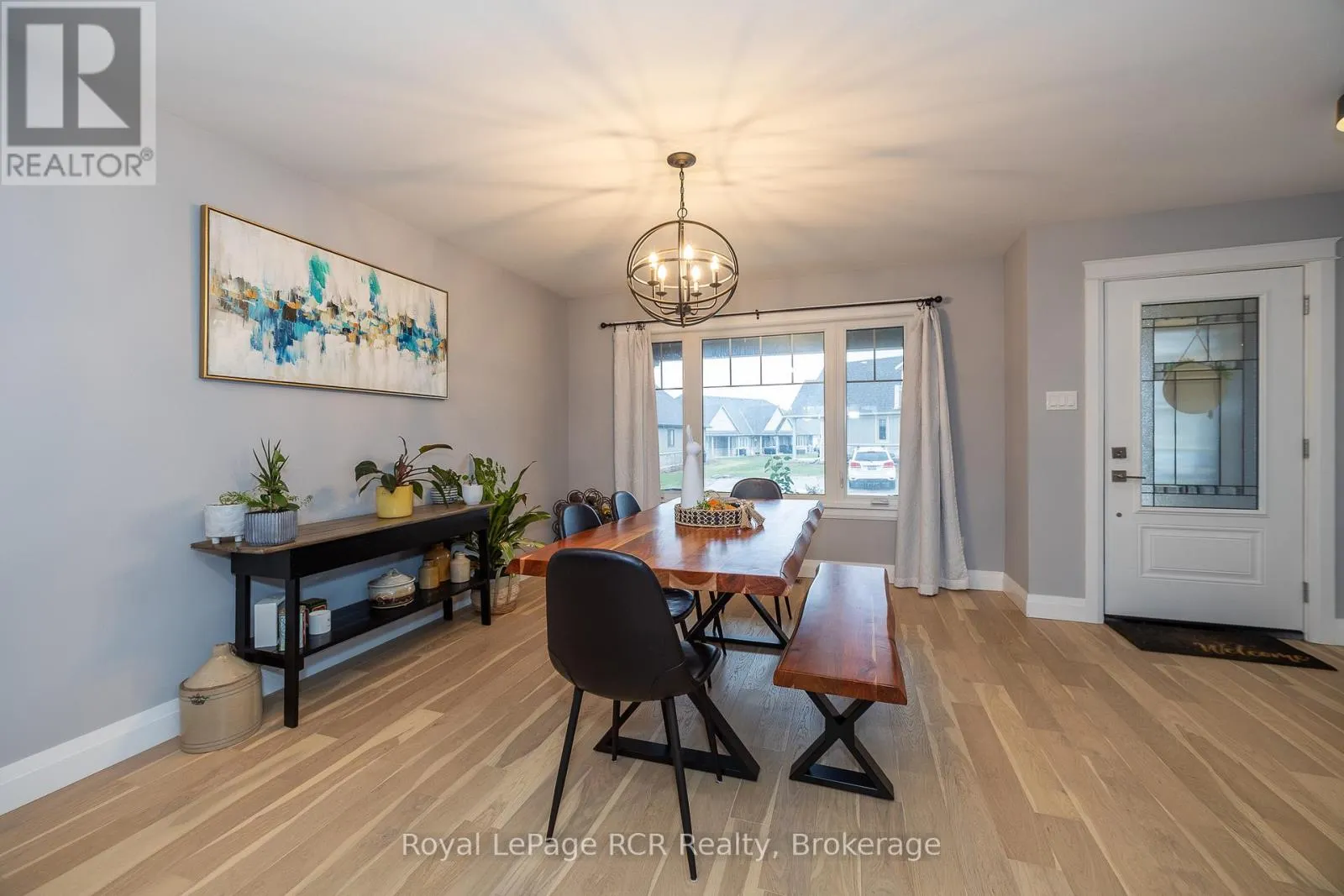 133 HAWTHORN CRESCENT