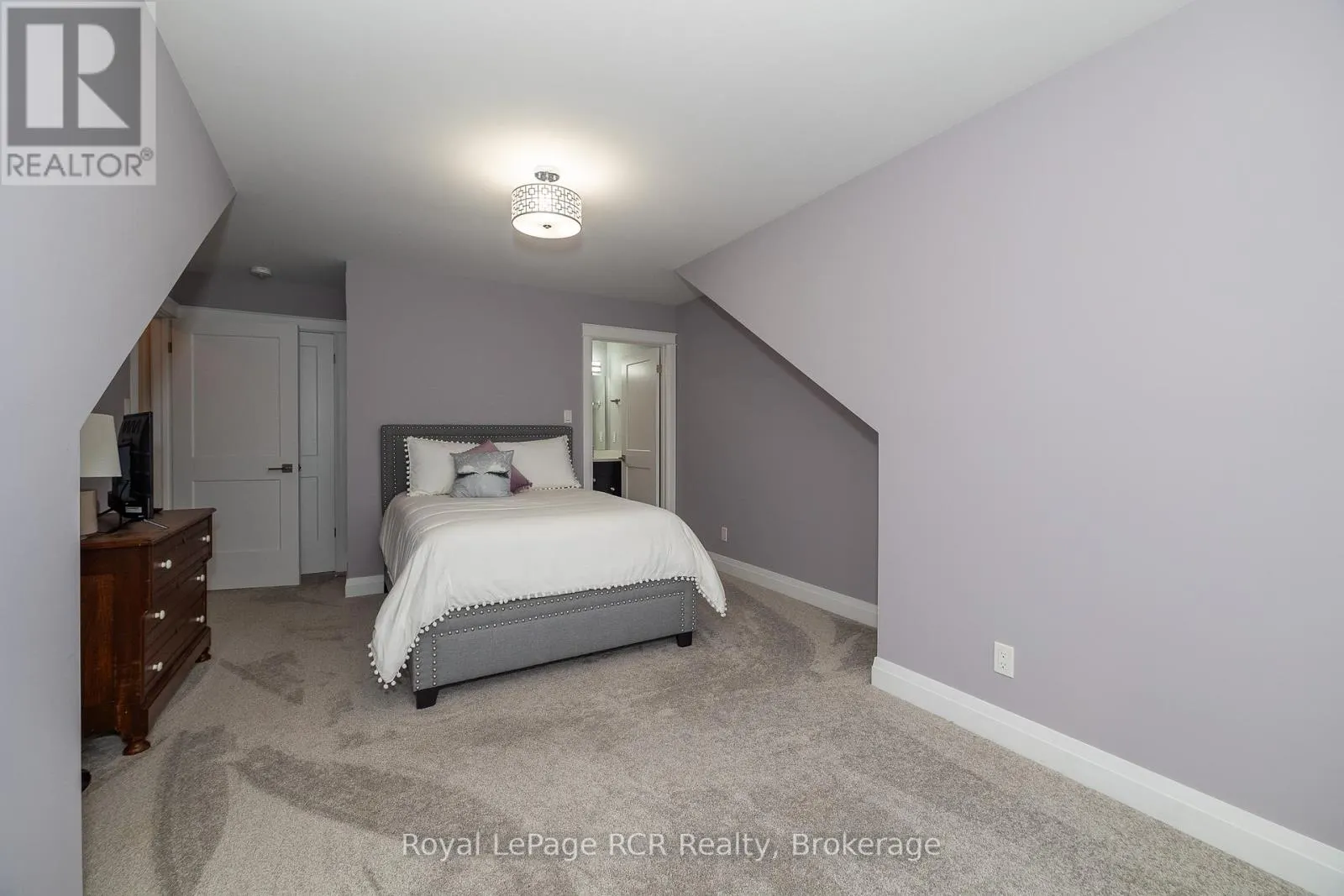133 HAWTHORN CRESCENT