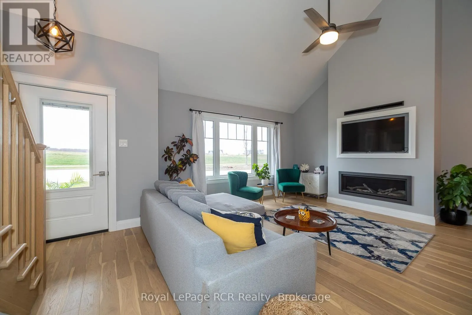 133 HAWTHORN CRESCENT