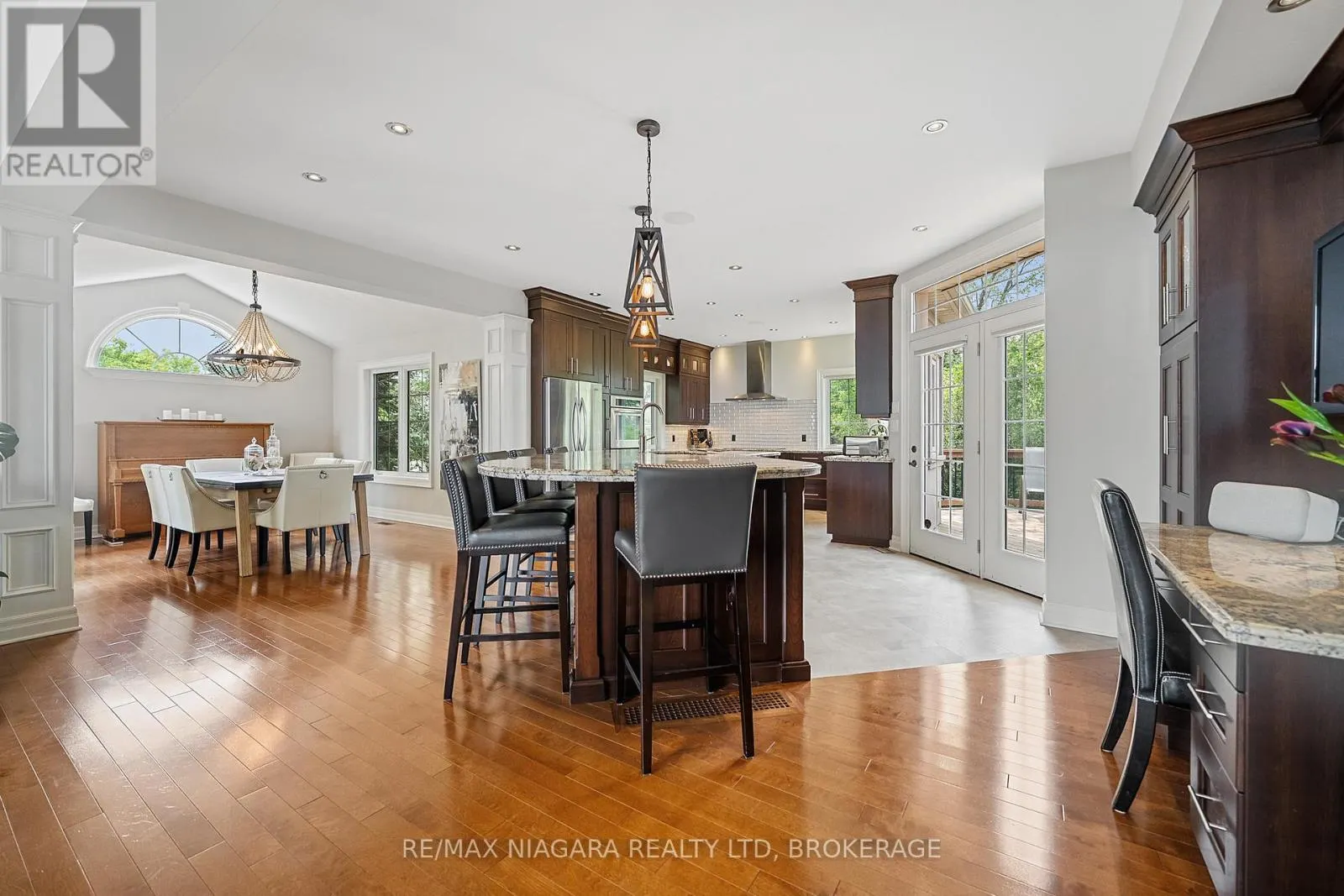 4618 SANDY COVE DRIVE