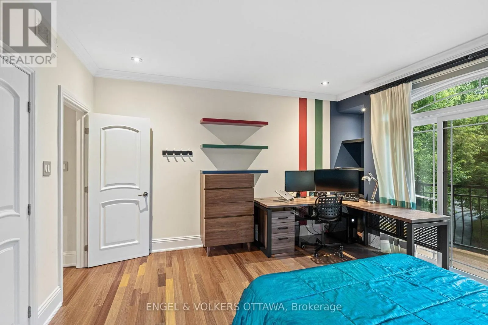 5800 QUEENSCOURT CRESCENT