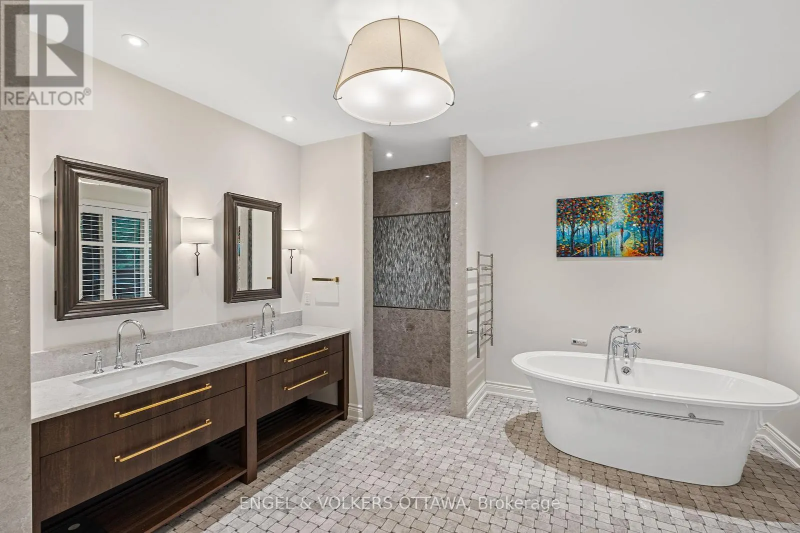 5800 QUEENSCOURT CRESCENT