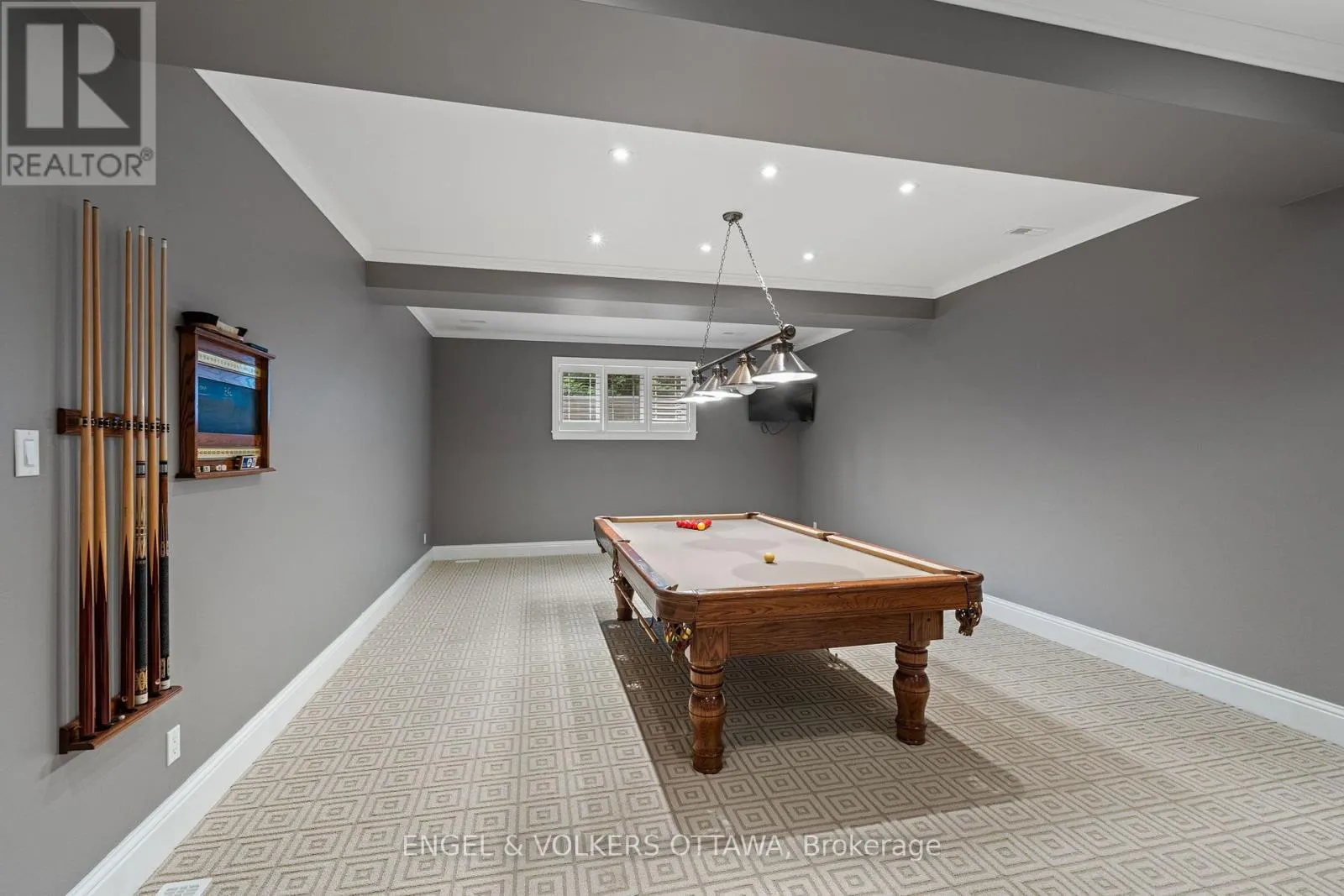 5800 QUEENSCOURT CRESCENT
