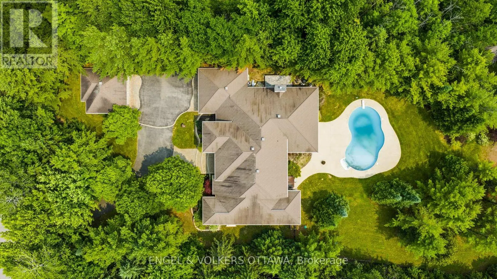 5800 QUEENSCOURT CRESCENT