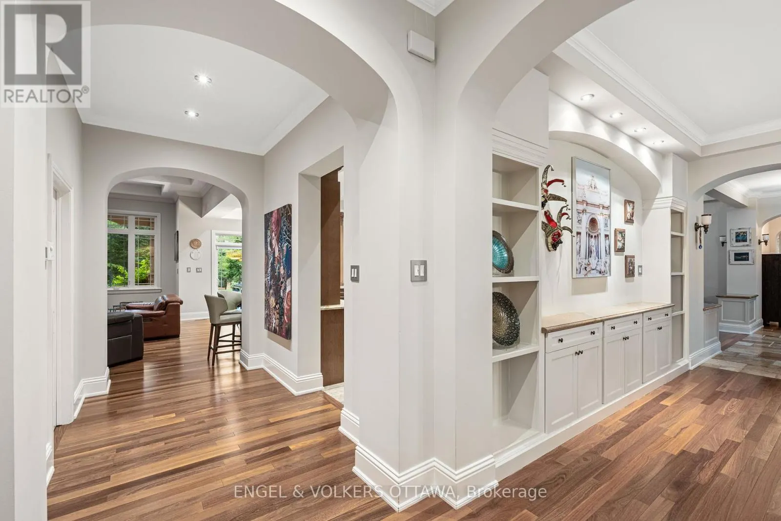 5800 QUEENSCOURT CRESCENT
