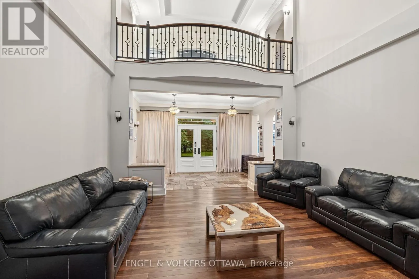 5800 QUEENSCOURT CRESCENT