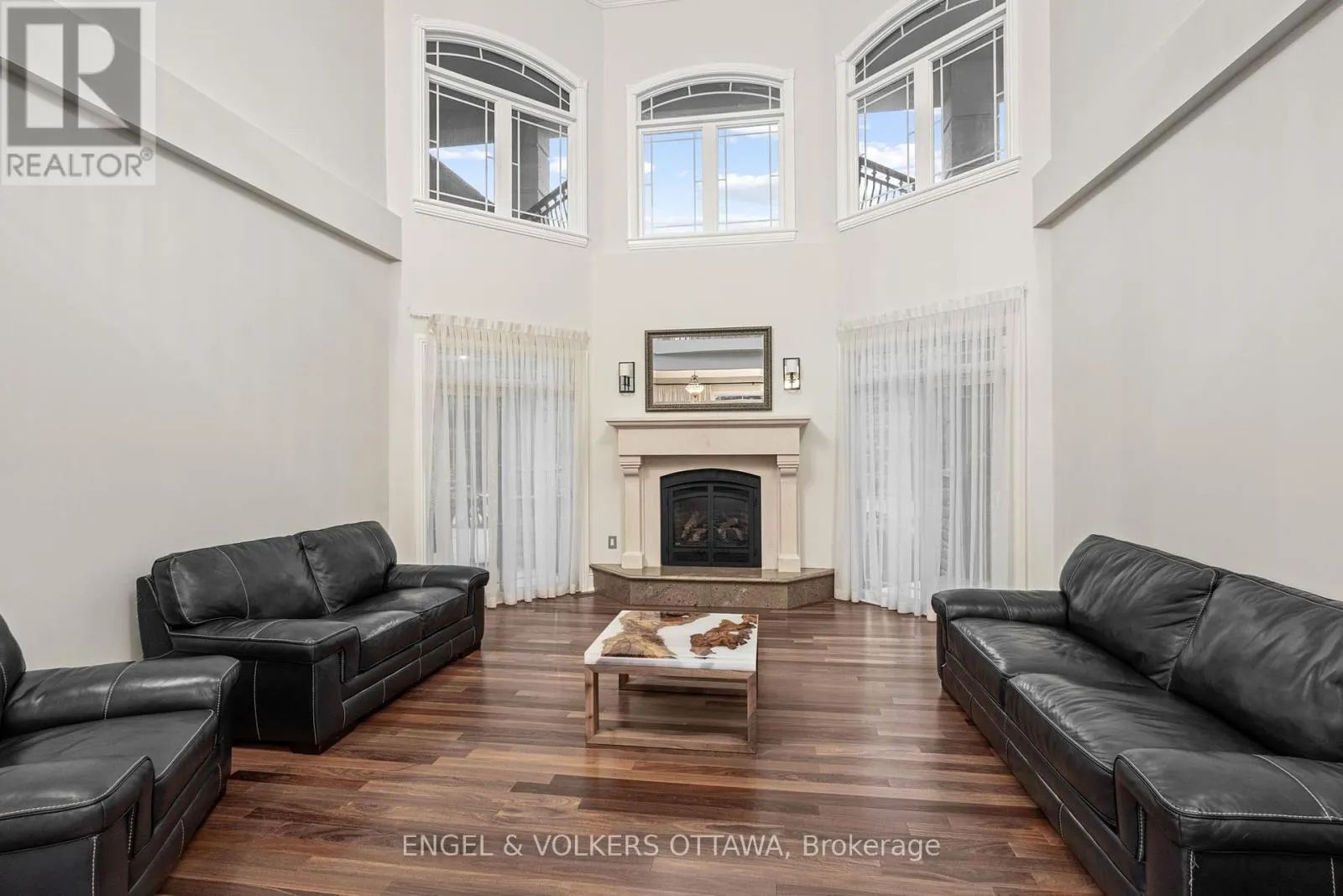 5800 QUEENSCOURT CRESCENT