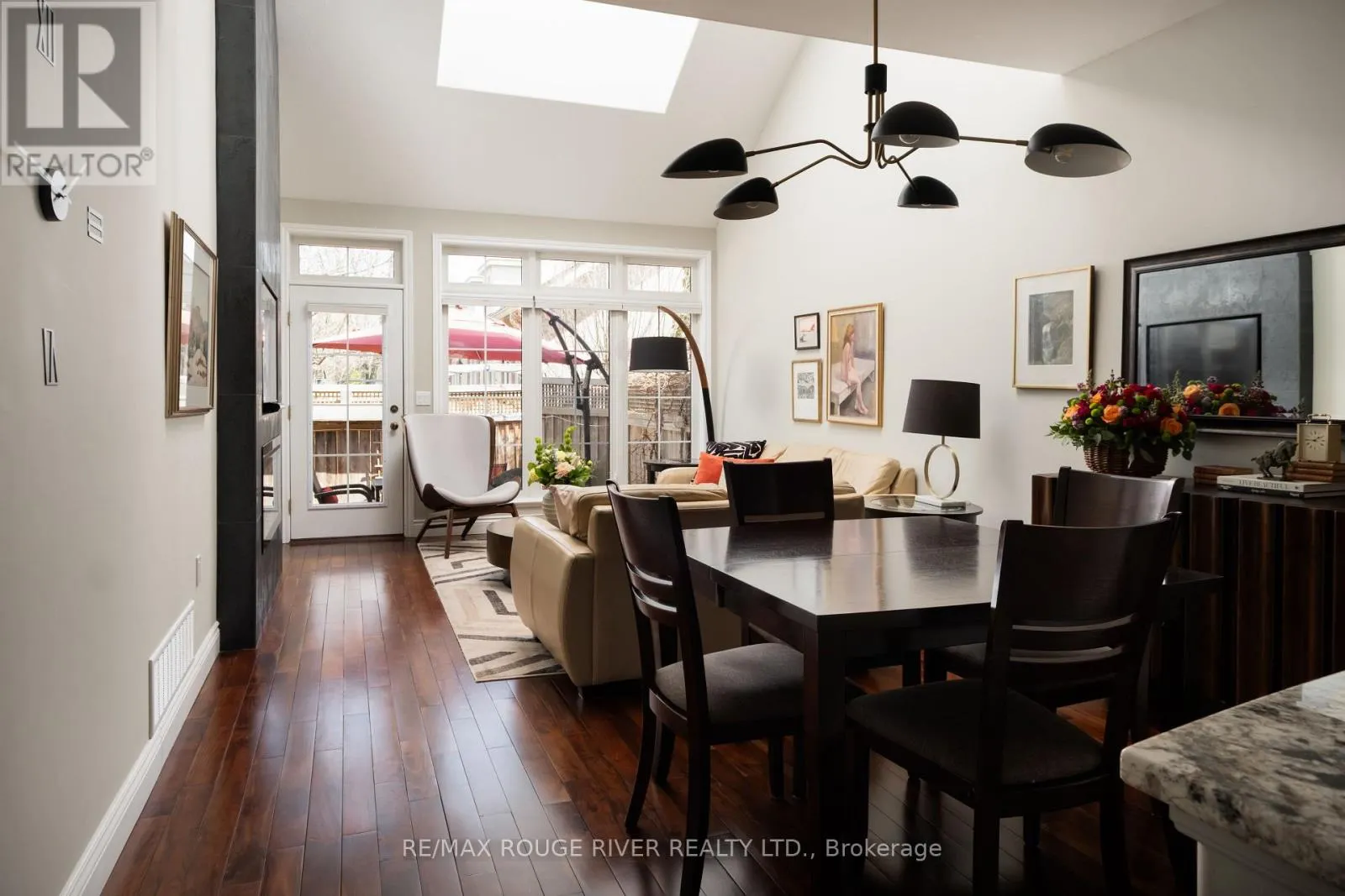 403 - 120 UNIVERSITY AVENUE E, #403
