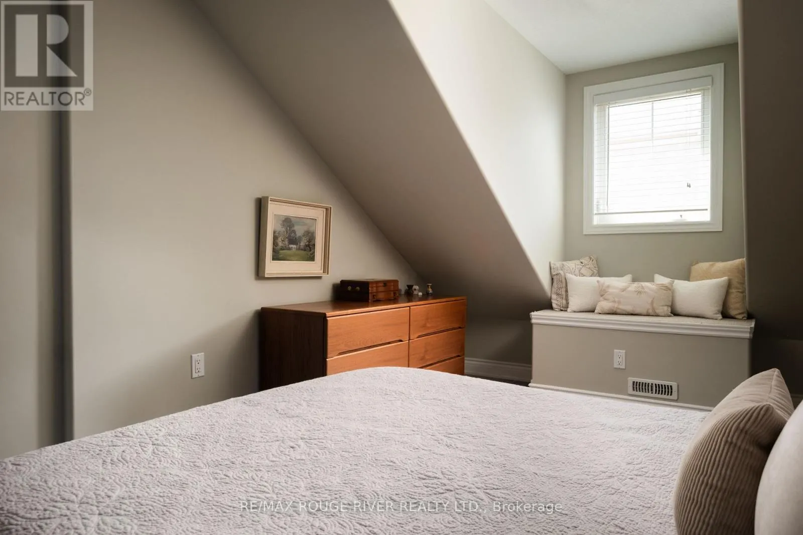 403 - 120 UNIVERSITY AVENUE E, #403