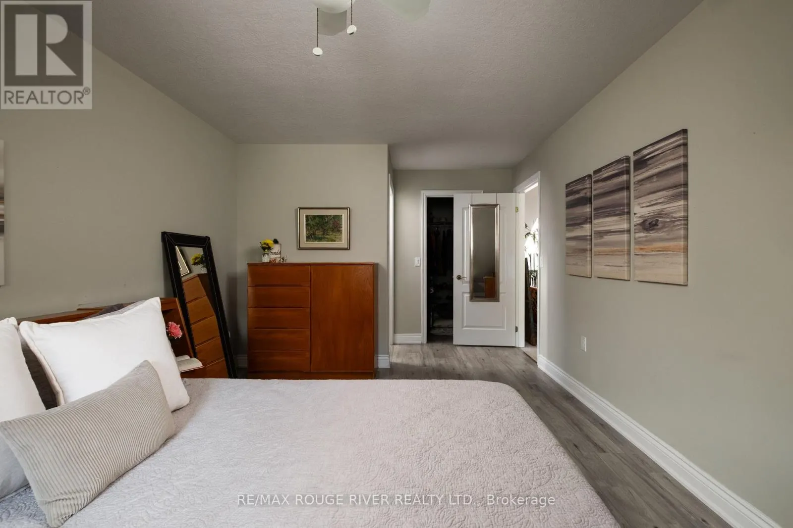 403 - 120 UNIVERSITY AVENUE E, #403