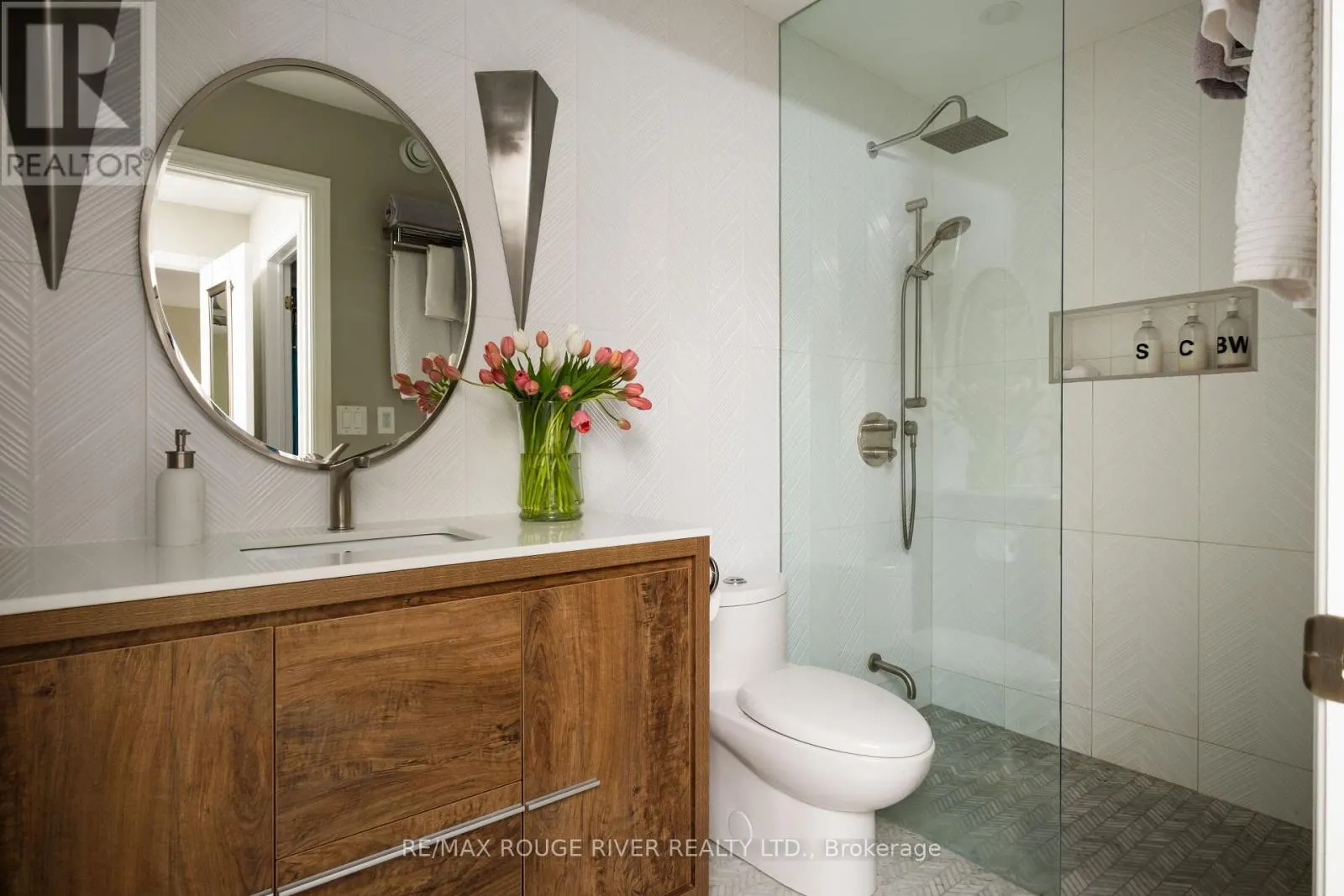 403 - 120 UNIVERSITY AVENUE E, #403