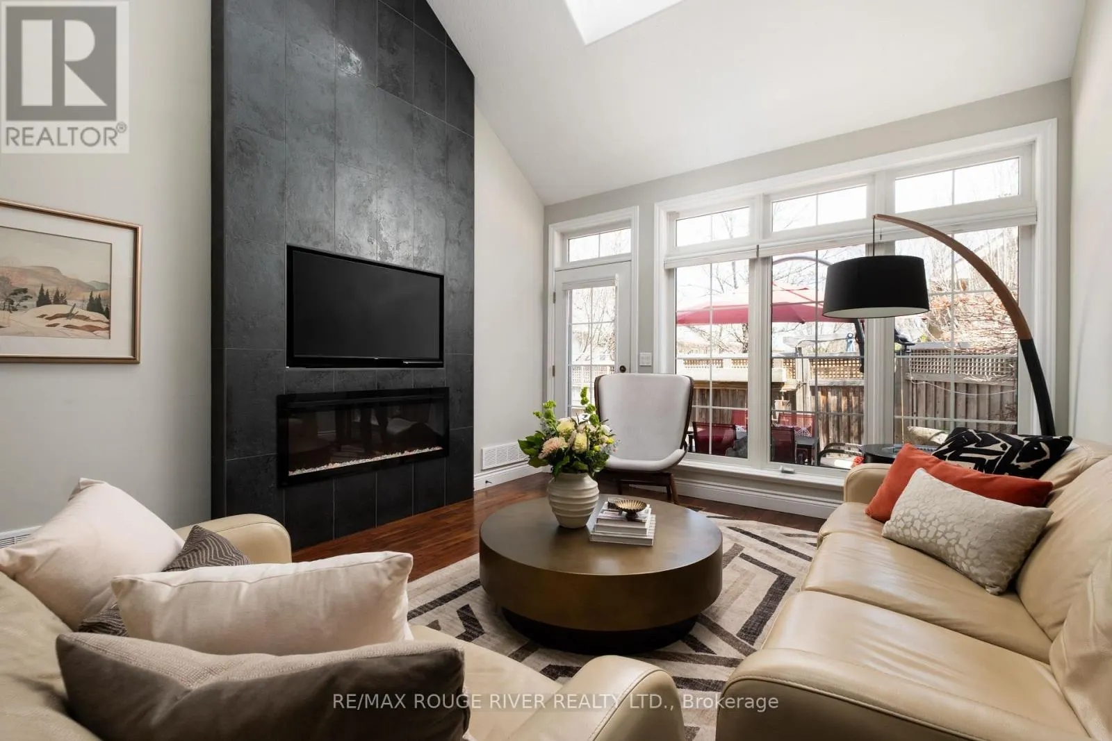 403 - 120 UNIVERSITY AVENUE E, #403