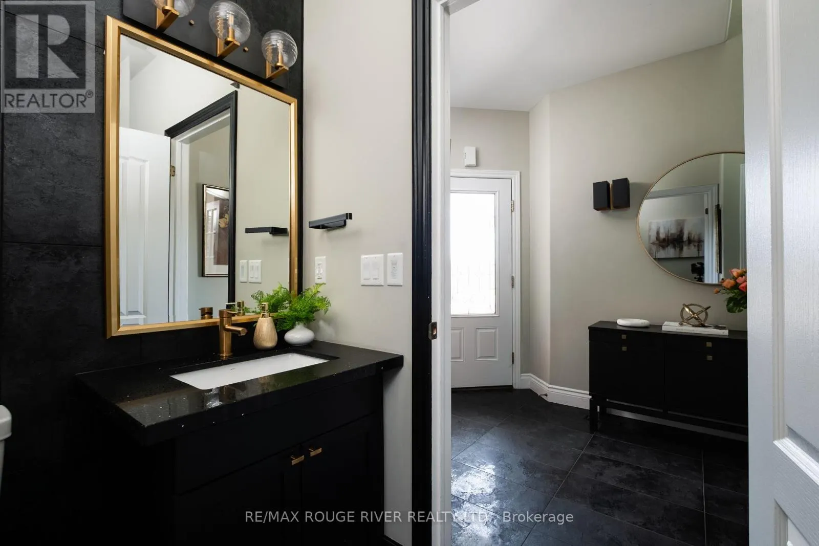 403 - 120 UNIVERSITY AVENUE E, #403