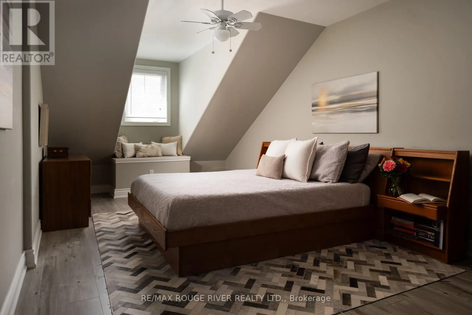 403 - 120 UNIVERSITY AVENUE E, #403